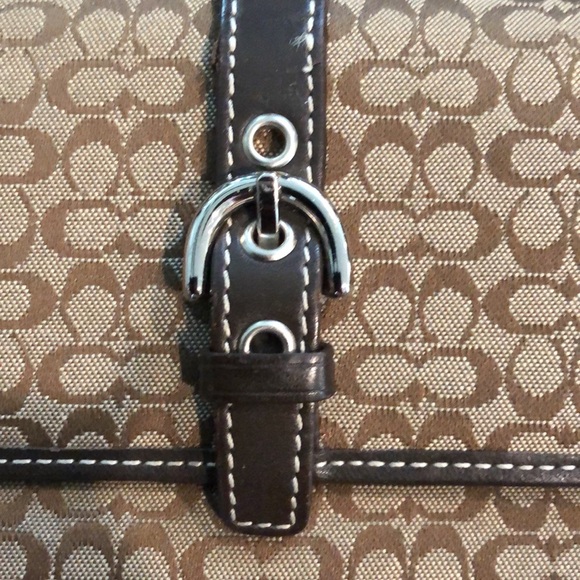 COACH Signature C’s in Excellent Used Condition (EUC) Long Wallet - Picture 3 of 16